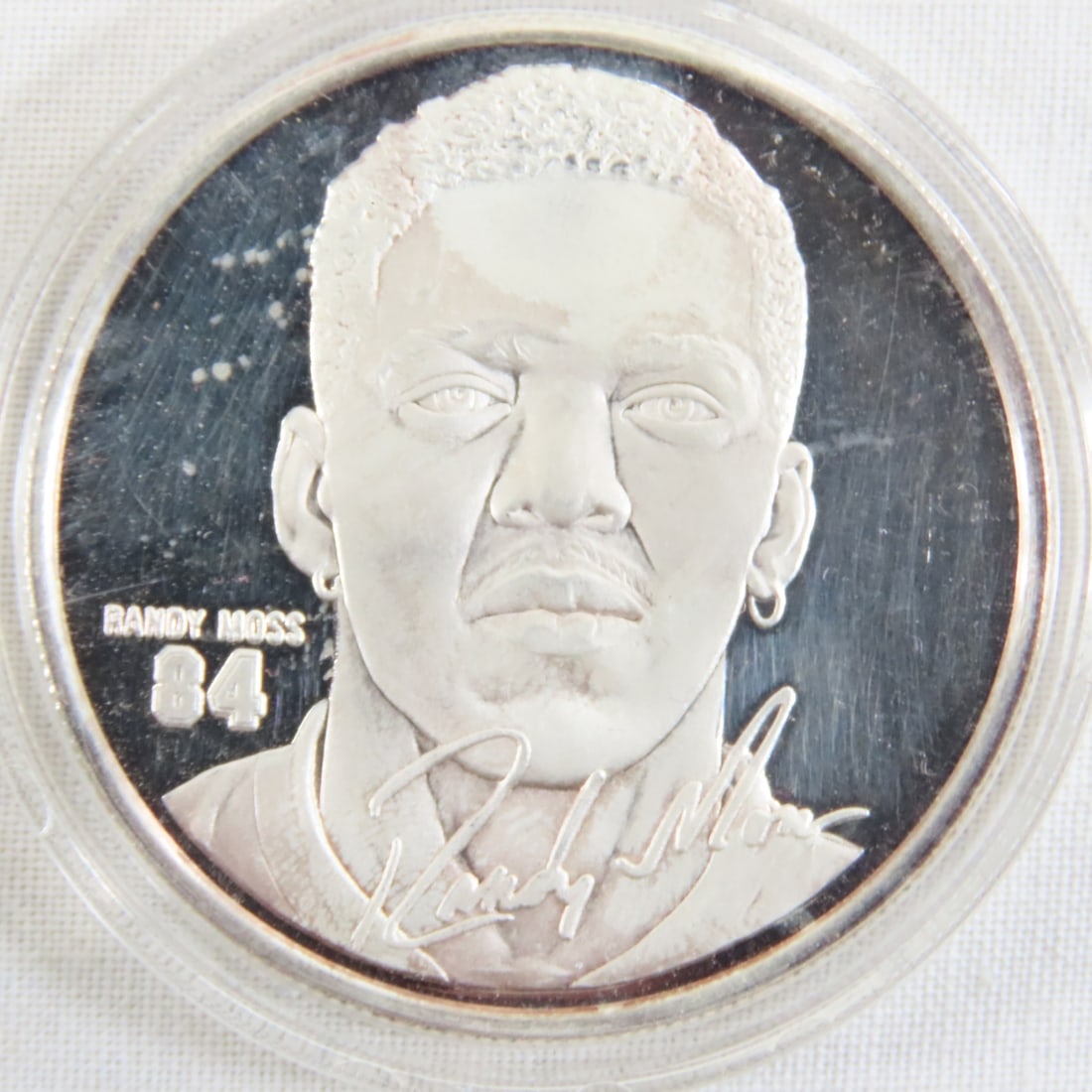 Highland Mint Randy Moss 1ozt .999 Silver Round - 2