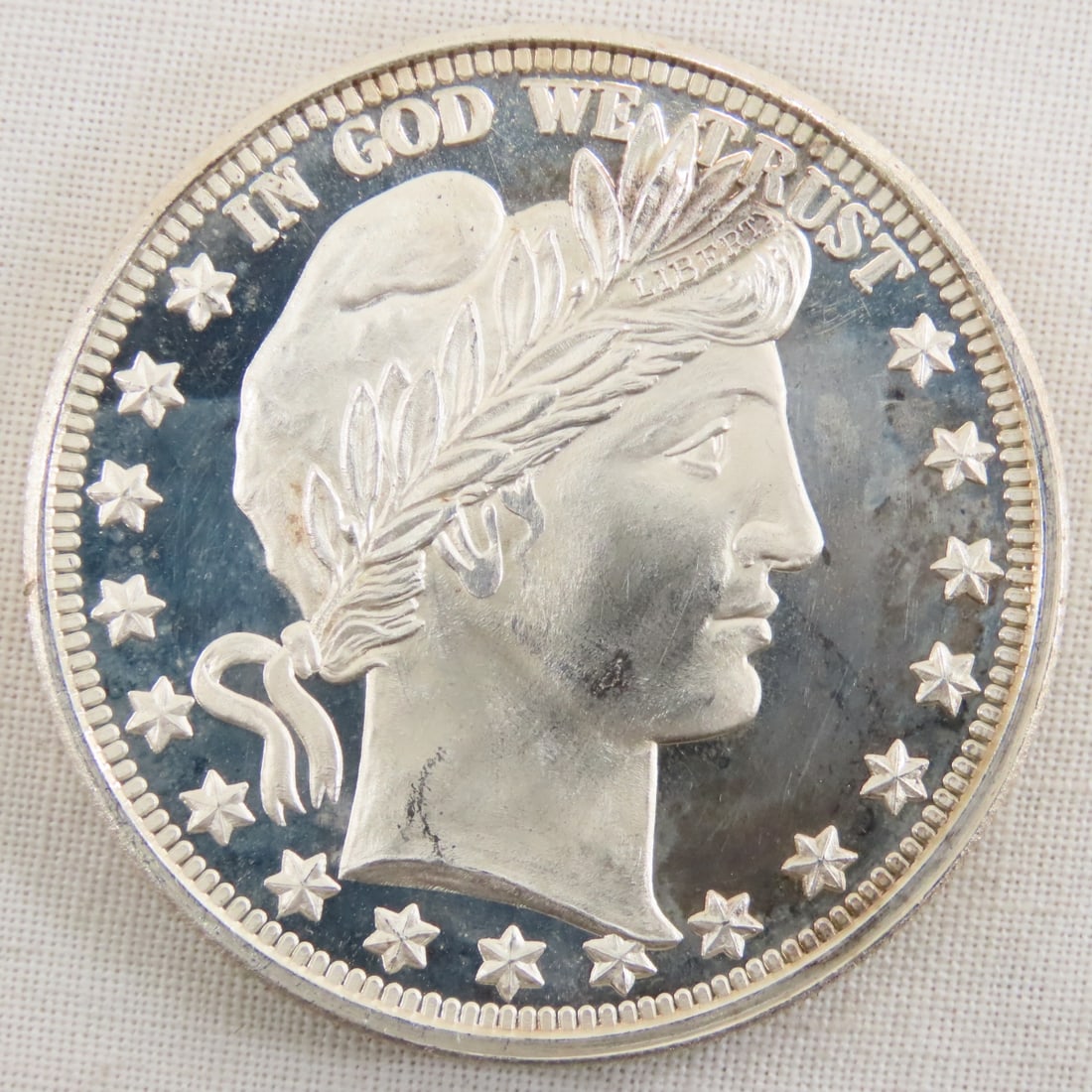Barber Half Dollar Style 1ozt Silver Round: Barber Half Dollar Style 1ozt Silver Round - Lot Size 2x2x2" 1 LB All information and photos are intended to be as accurate as possible, but errors are possible. No item may be returned or refused