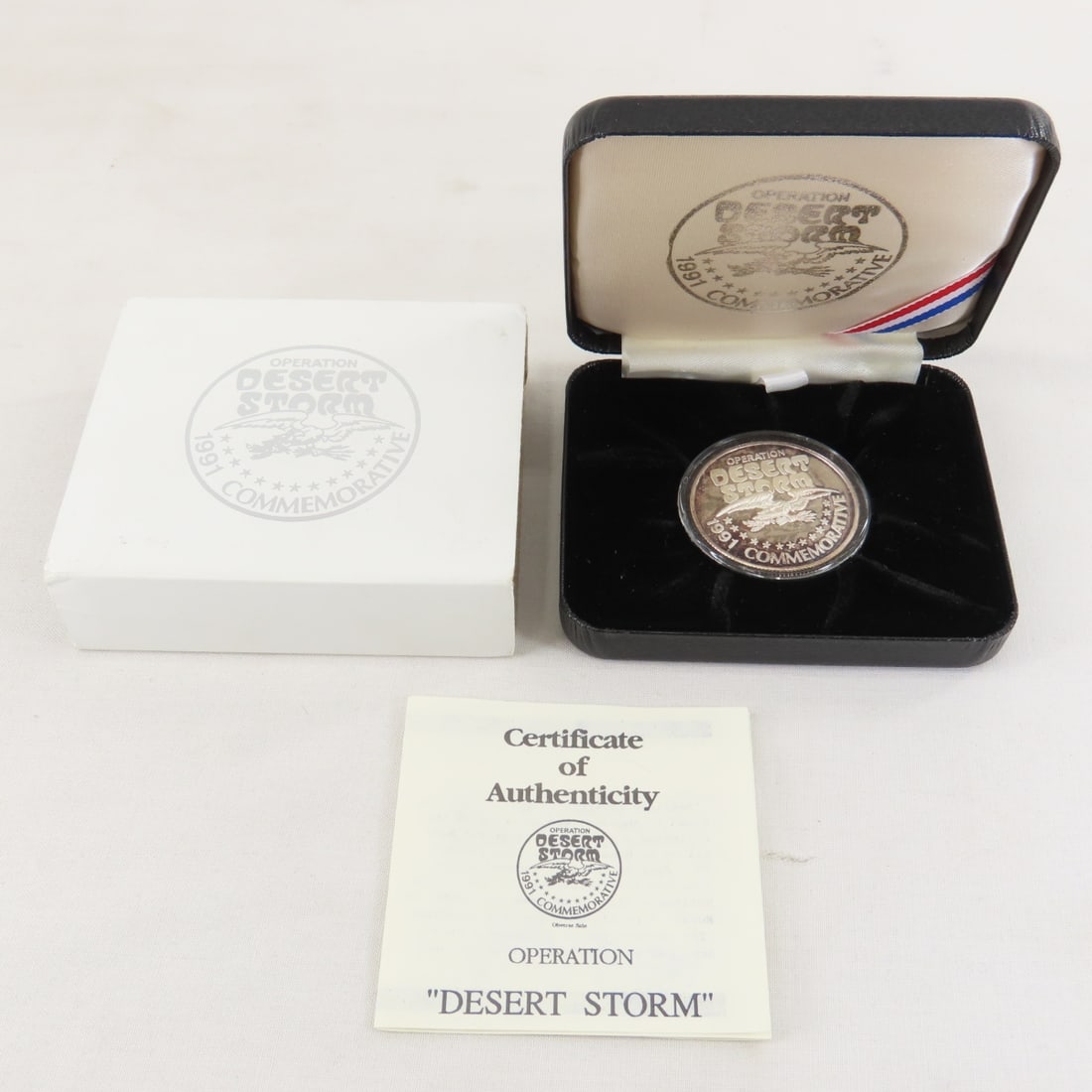 1991 Operation Desert Storm 1ozt Silver UNC: 1991 Operation Desert Storm 1ozt Silver UNC - with box and papers. Lot Size 4x4x2" 1 LB All information and photos are intended to be as accurate as possible, but errors are possible. No item may be