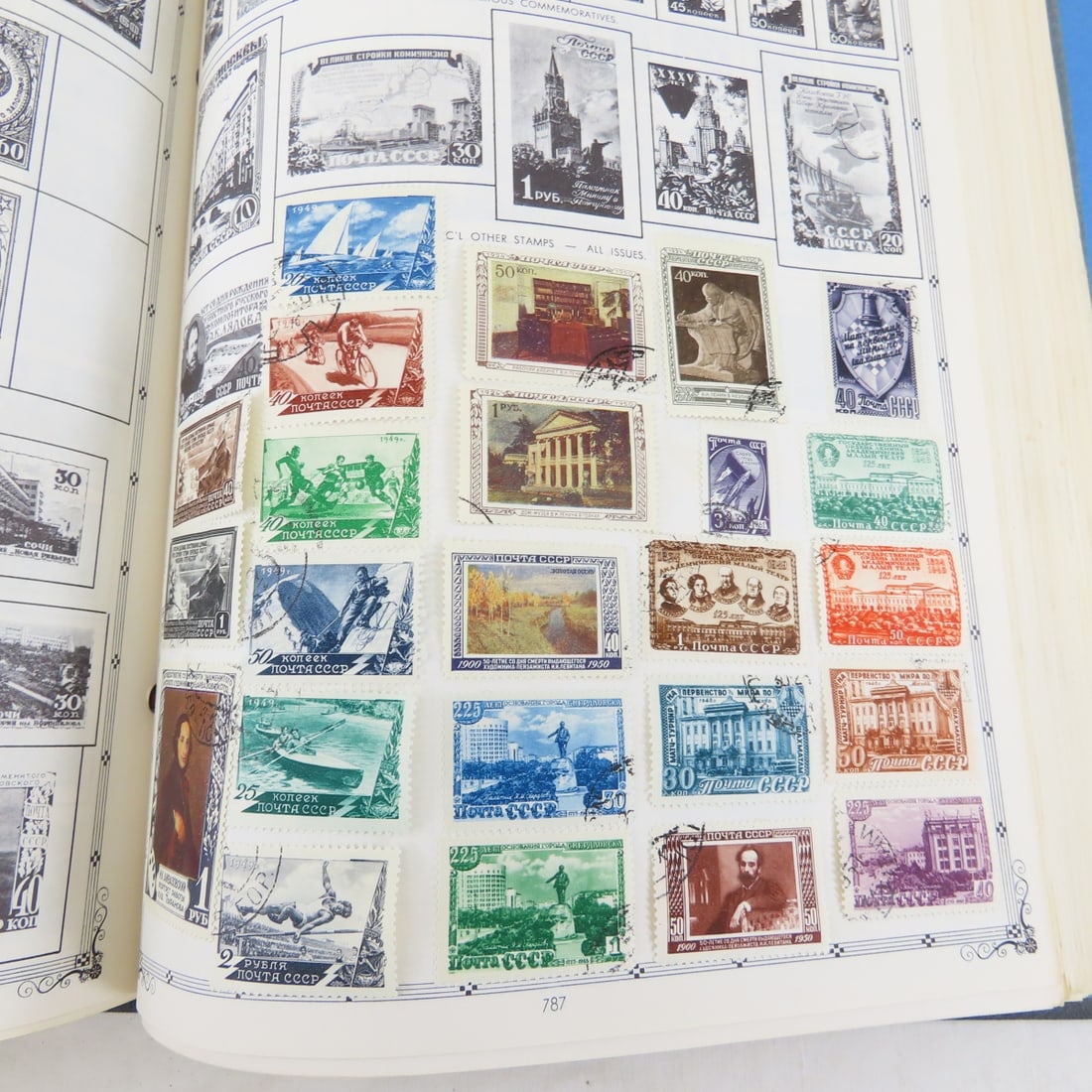 2 Volume "The Regent World Stamp Album" - 11