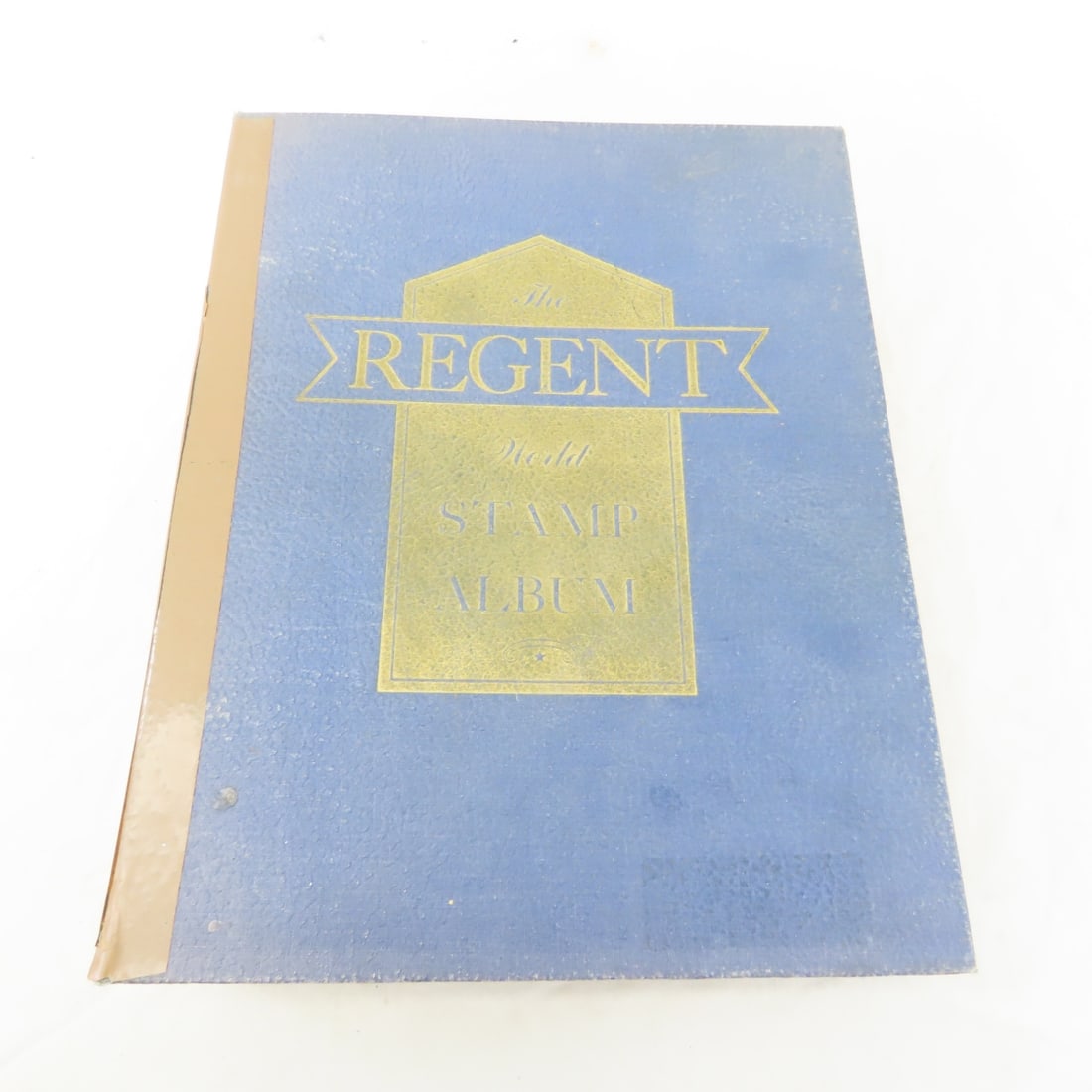 2 Volume "The Regent World Stamp Album" - 13