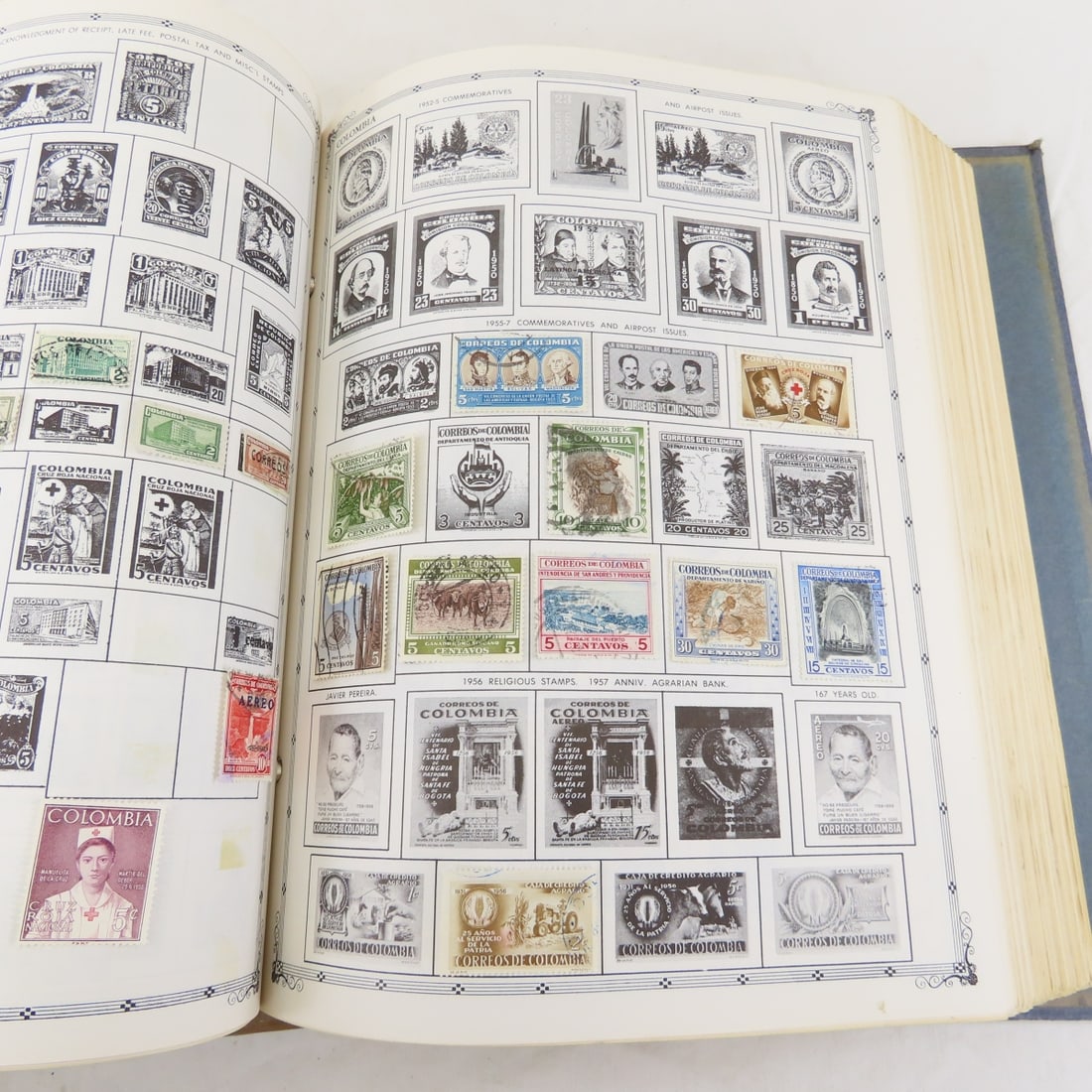2 Volume "The Regent World Stamp Album" - 17