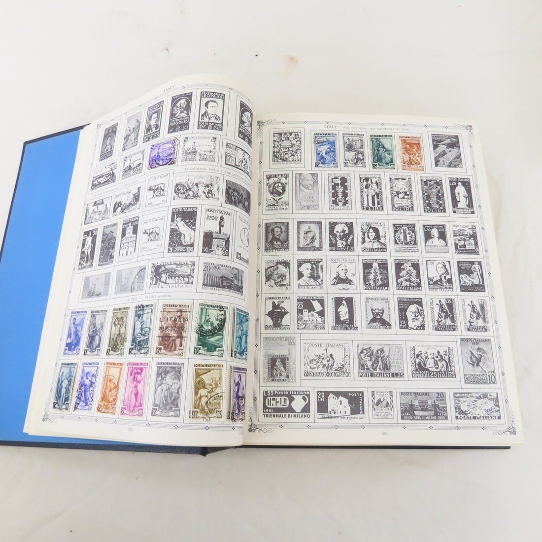 2 Volume "The Regent World Stamp Album" - 4