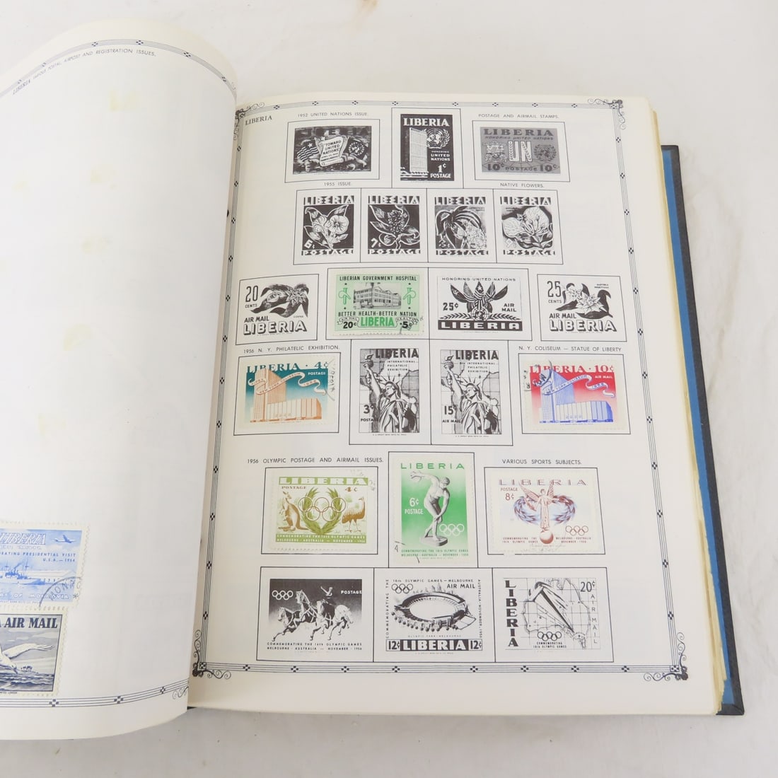 2 Volume "The Regent World Stamp Album" - 6