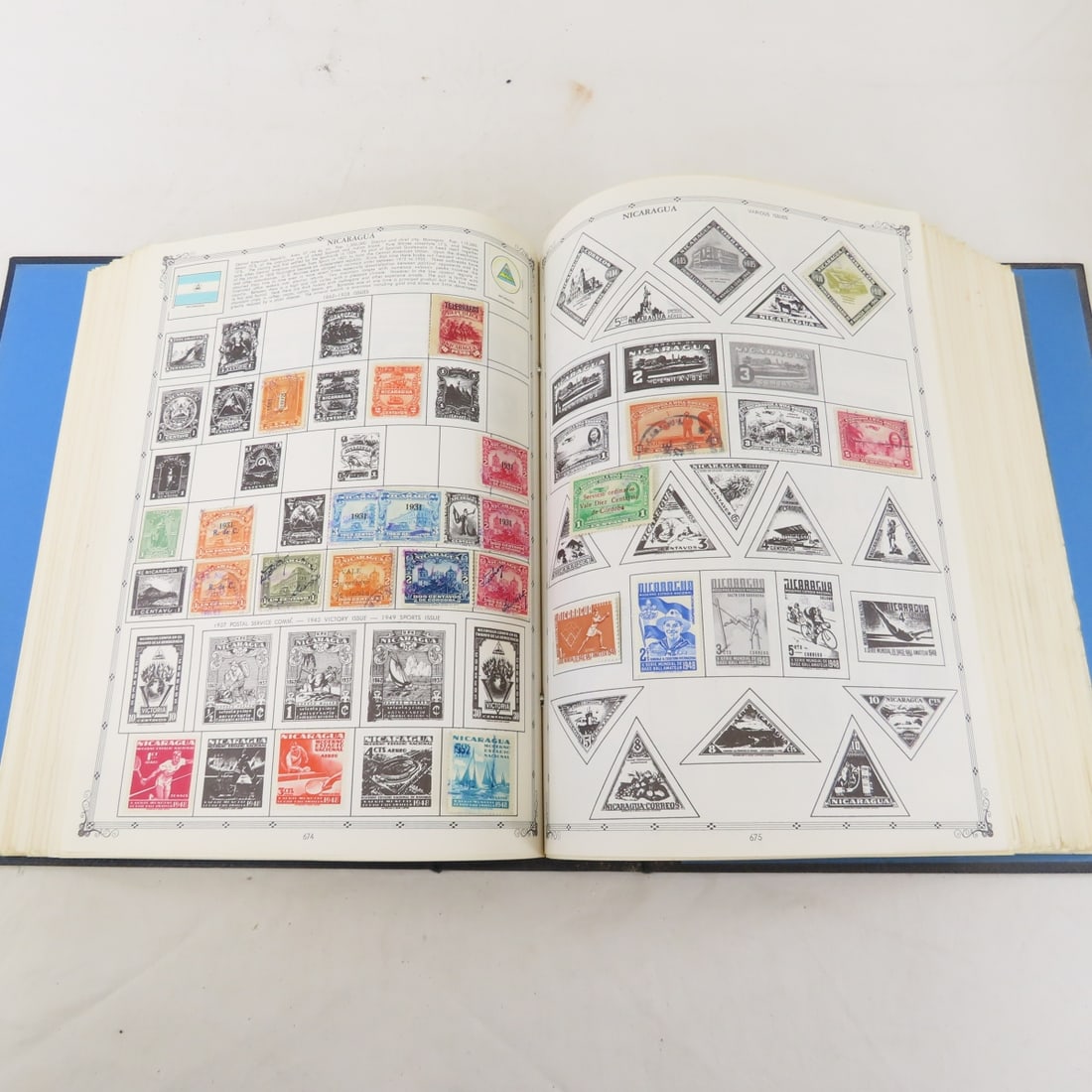 2 Volume "The Regent World Stamp Album" - 9