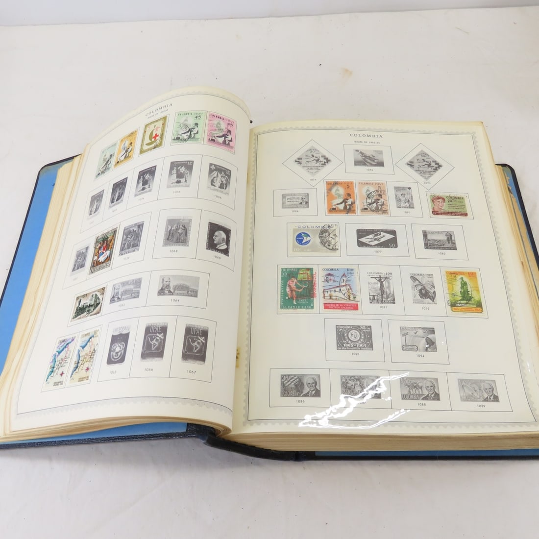"The Supreme Global Stamp Album" 5 Volume Set - 10