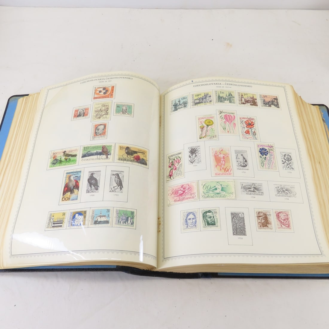 "The Supreme Global Stamp Album" 5 Volume Set - 12