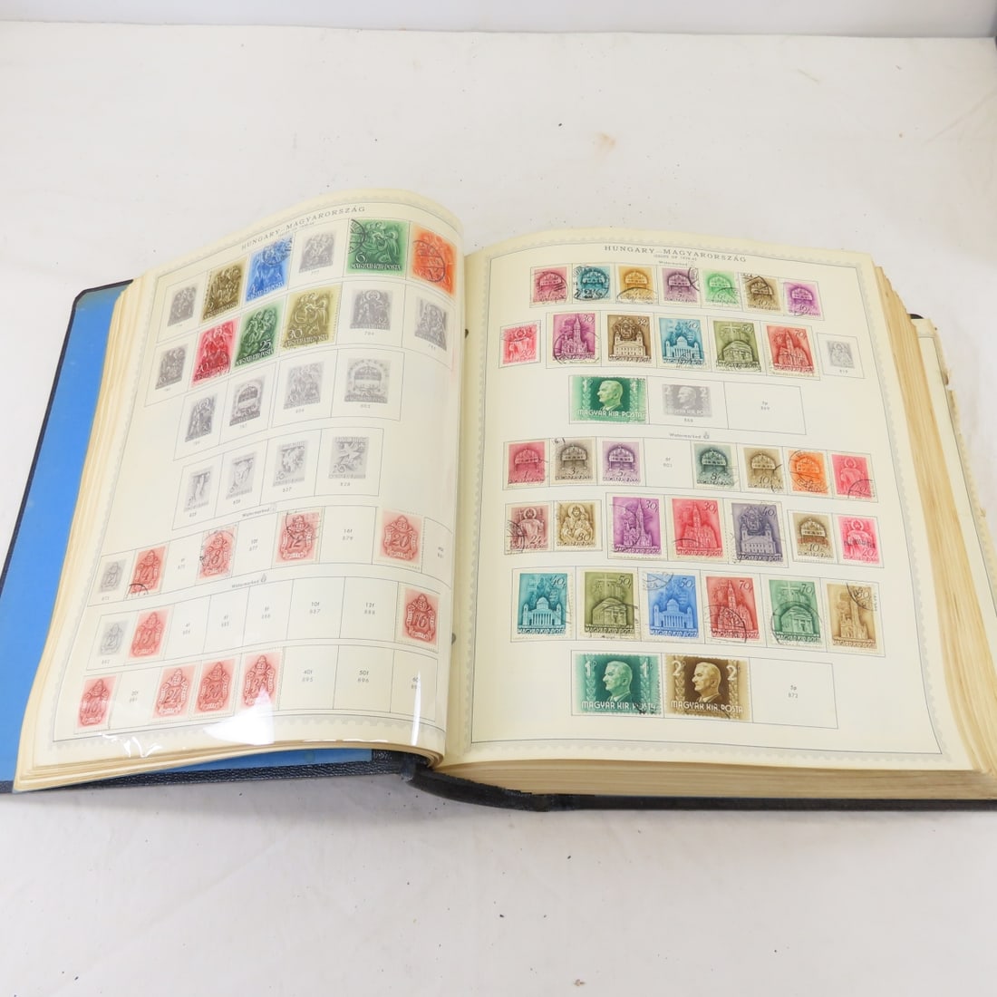 "The Supreme Global Stamp Album" 5 Volume Set - 13