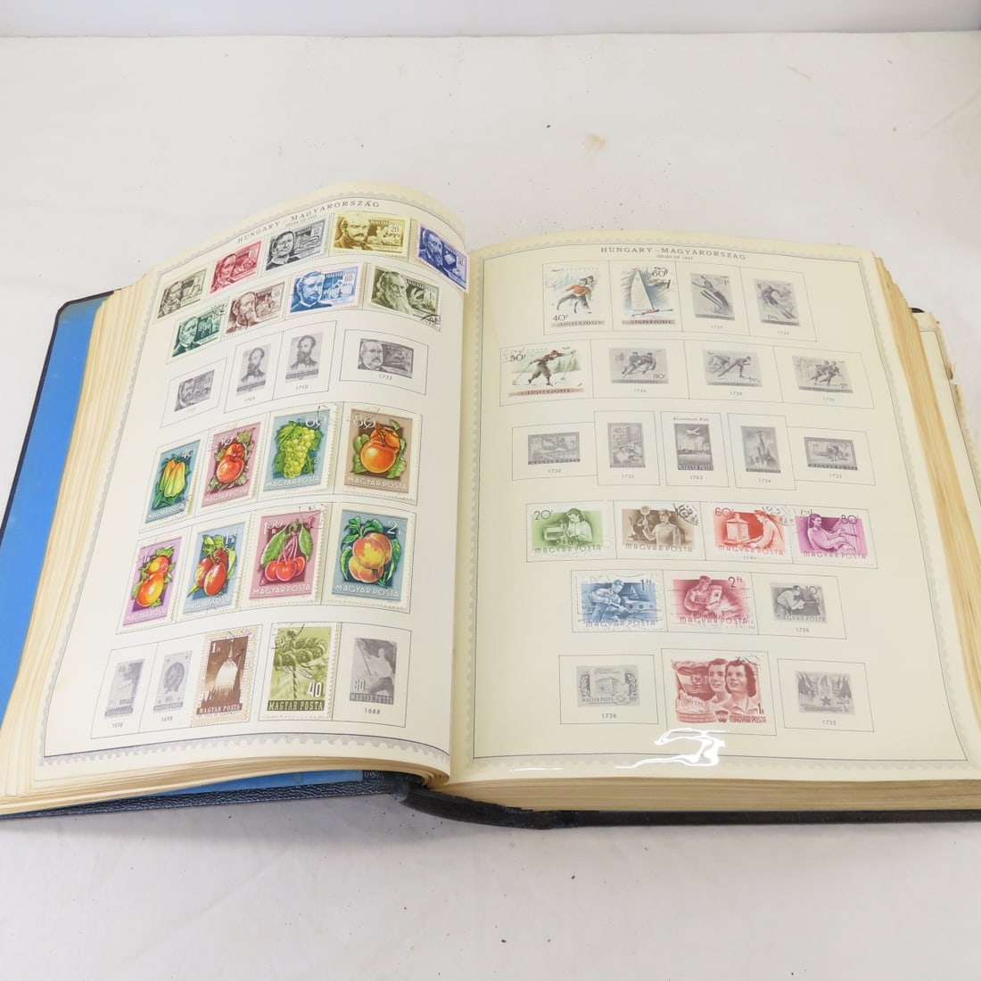 "The Supreme Global Stamp Album" 5 Volume Set - 14