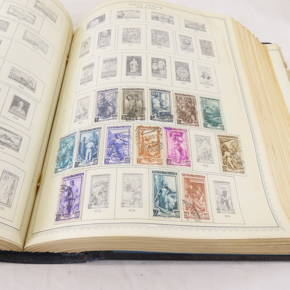 "The Supreme Global Stamp Album" 5 Volume Set - 17