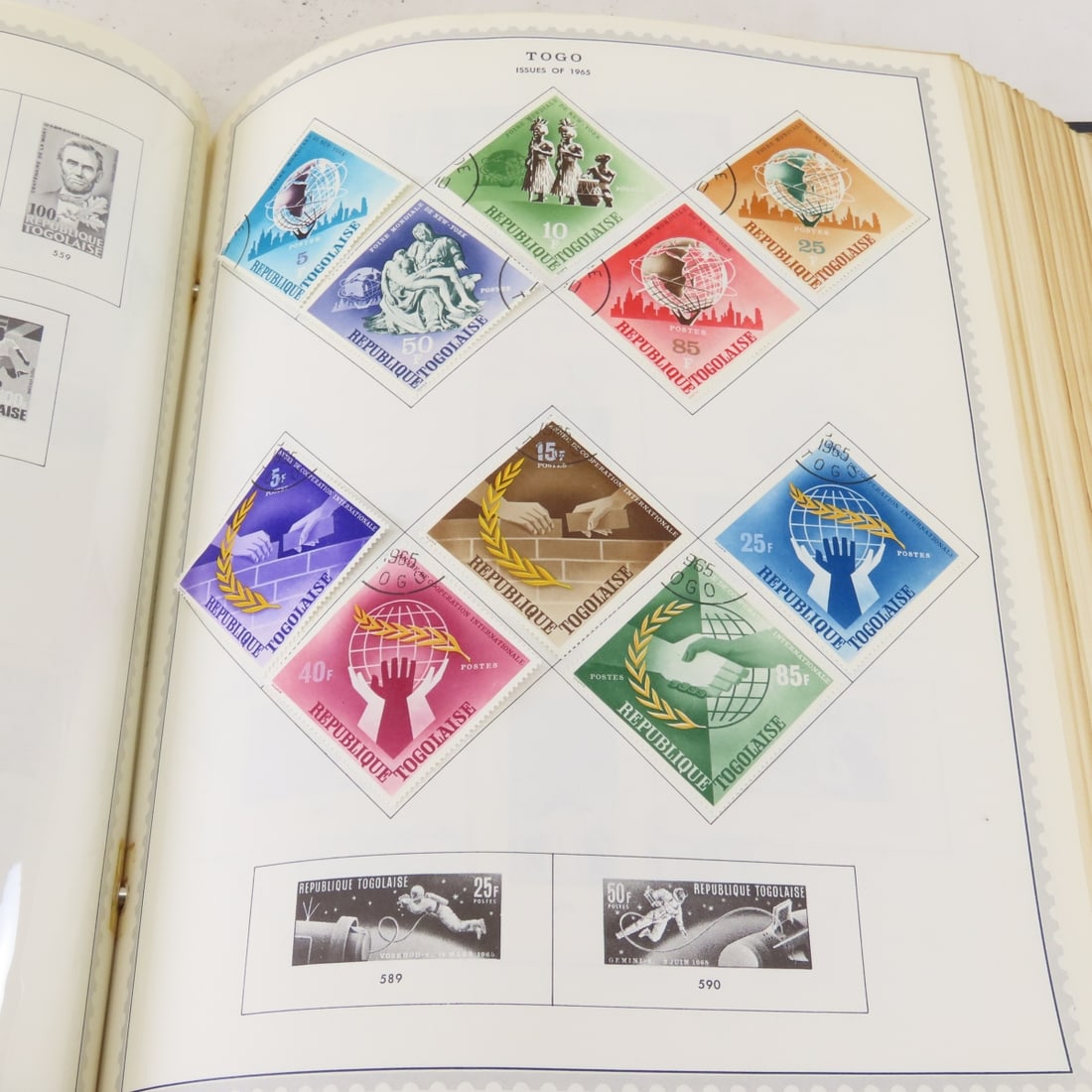 "The Supreme Global Stamp Album" 5 Volume Set - 20