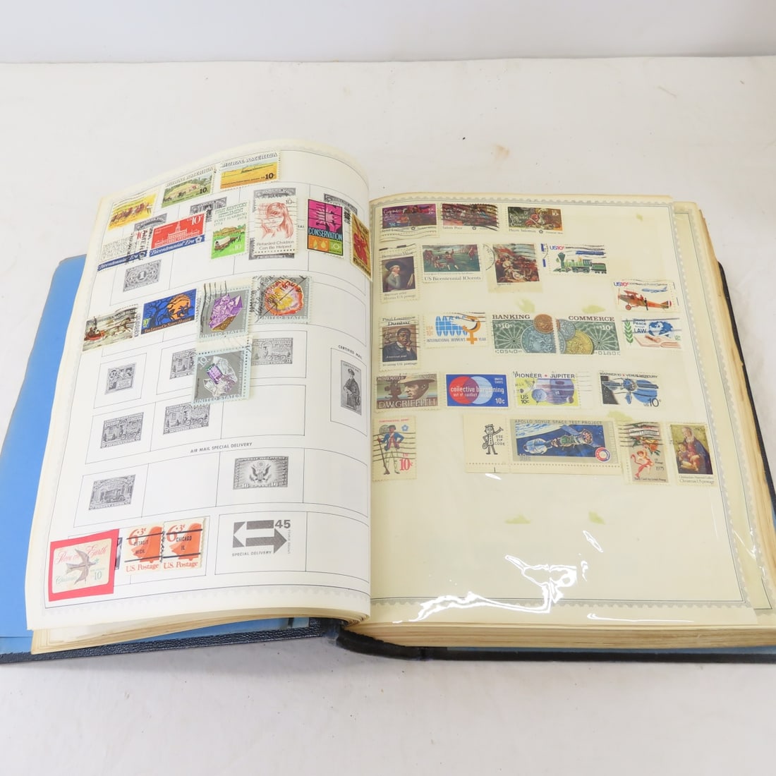 "The Supreme Global Stamp Album" 5 Volume Set - 3