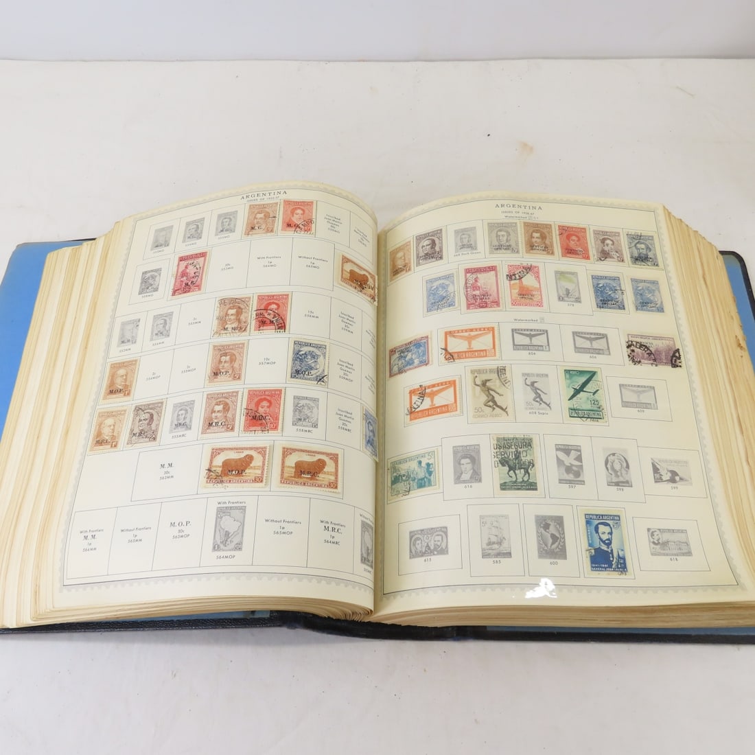 "The Supreme Global Stamp Album" 5 Volume Set - 4