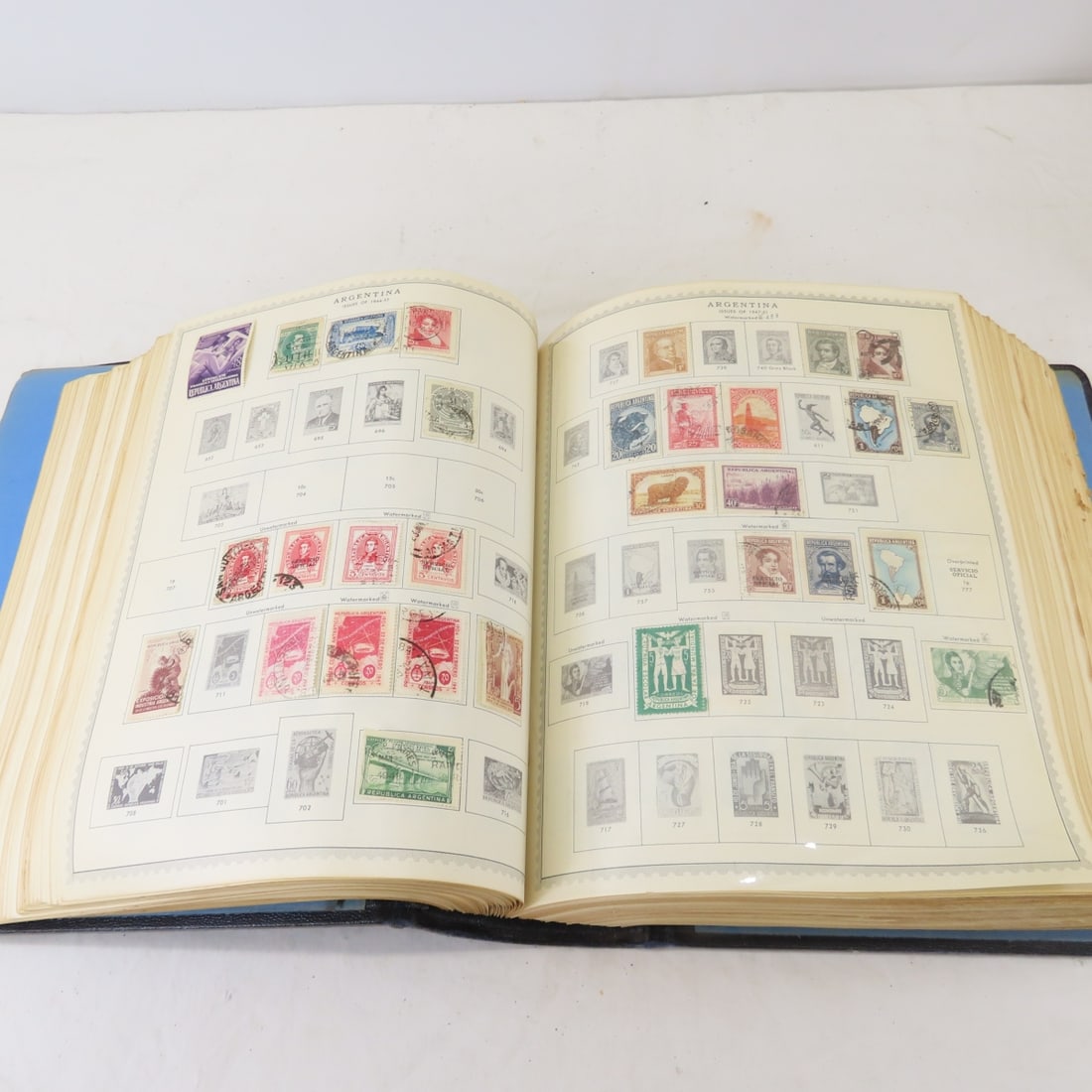 "The Supreme Global Stamp Album" 5 Volume Set - 5