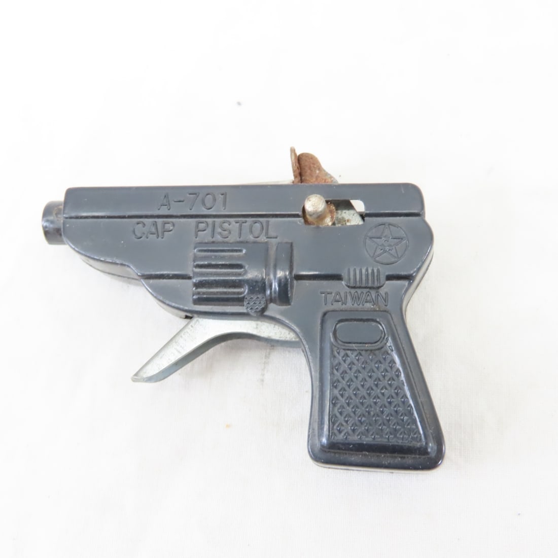 6 Vintage Cap Pistols & 1 Clicker Pistol - 11