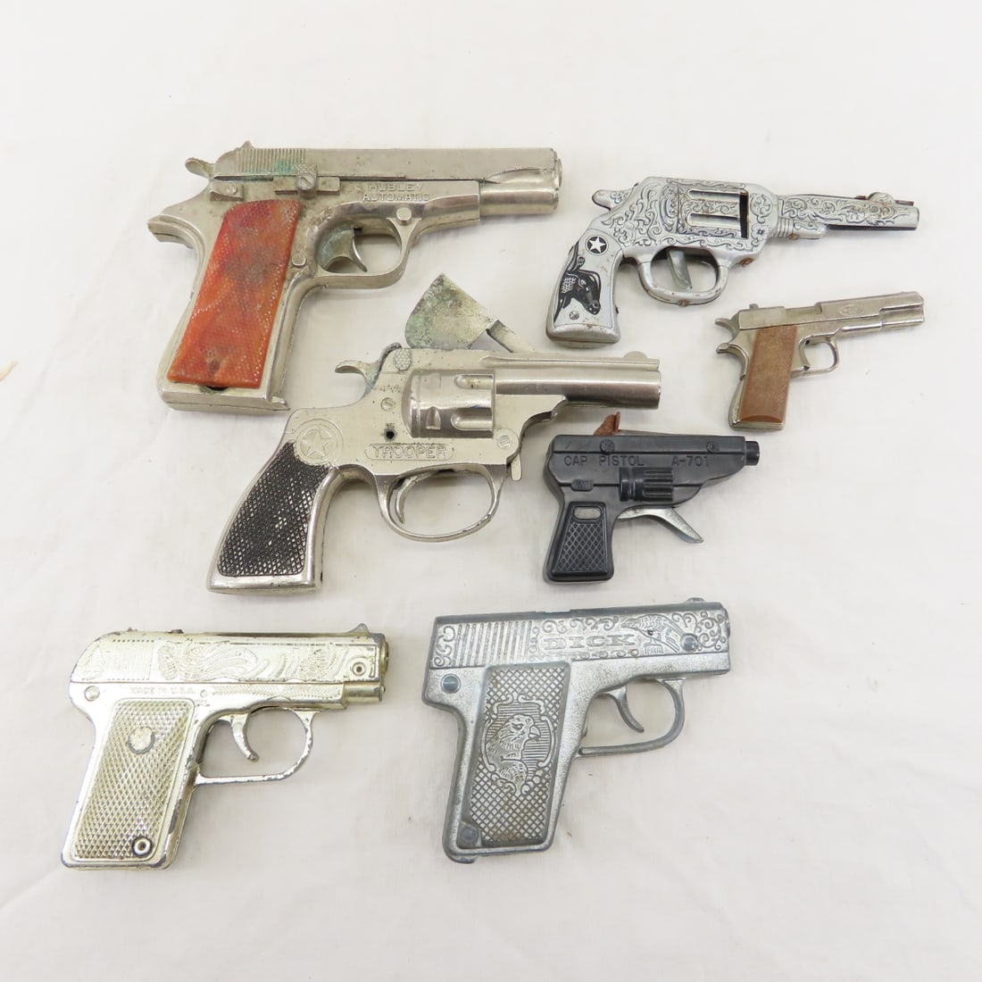 6 Vintage Cap Pistols & 1 Clicker Pistol (1 of 16)