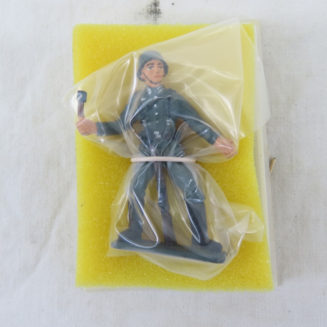 4 Vintage Reeves International Lead Army Figures - 11
