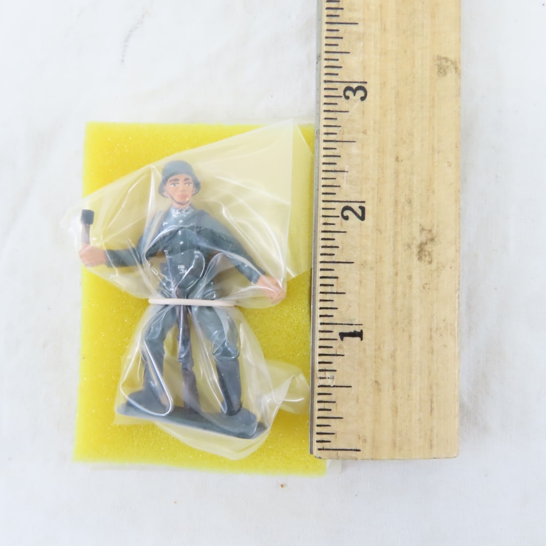 4 Vintage Reeves International Lead Army Figures - 14