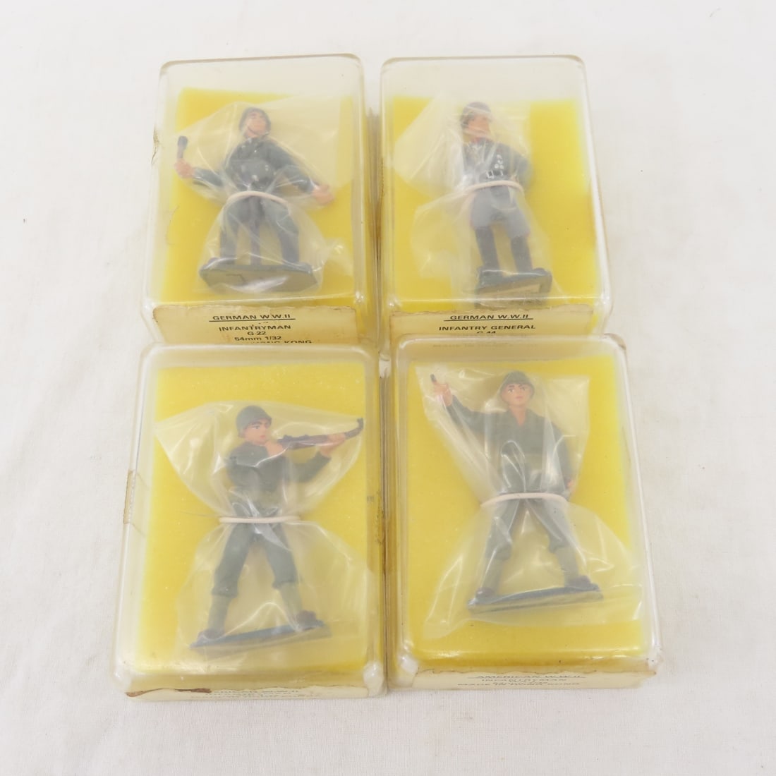 4 Vintage Reeves International Lead Army Figures (1 of 14)