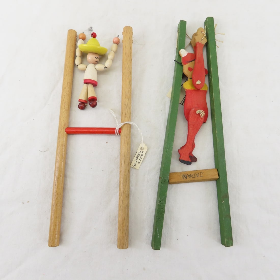 Gulliver's Travels, Whistles, Pens, Pencils & Toys - 2