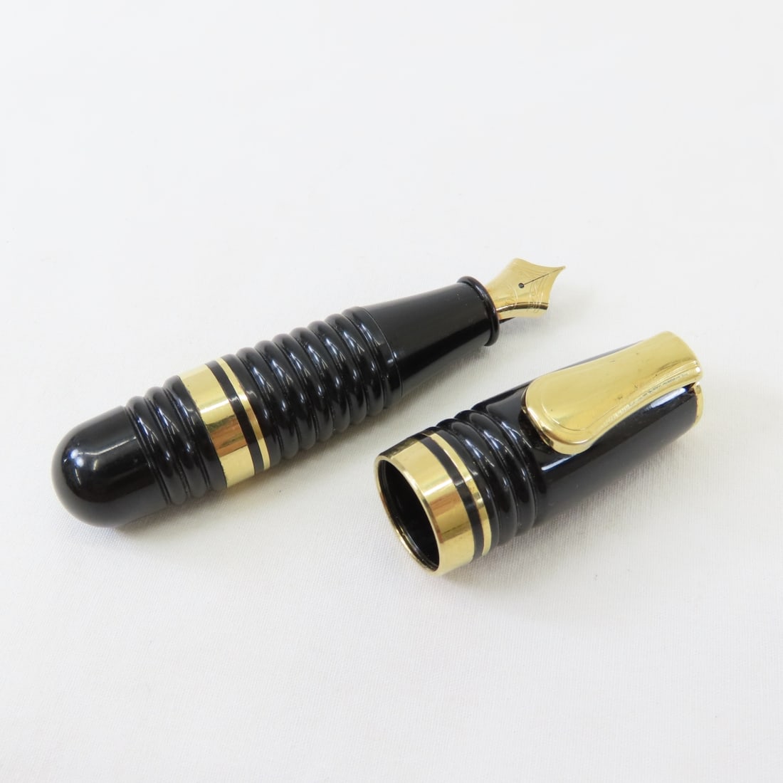 Platinum Glamour Gathered Fountain Pen - Japan - 2