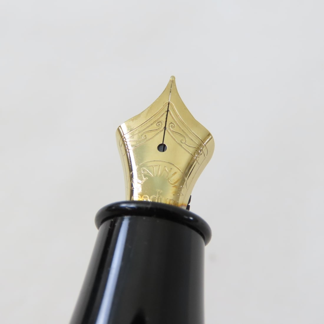 Platinum Glamour Gathered Fountain Pen - Japan - 3