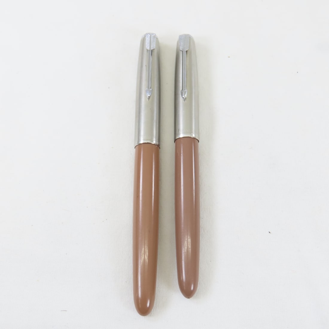 Parker 51 Full Size & Demi Fountain Pens in Cocoa: Parker 51 Full Size & Demi Fountain Pens in Cocoa - both are aerometric, and 1 have one jewel in cap, None are currently working. LOT SIZE: 6x2x2" 1 LB All information and photos are intended to be