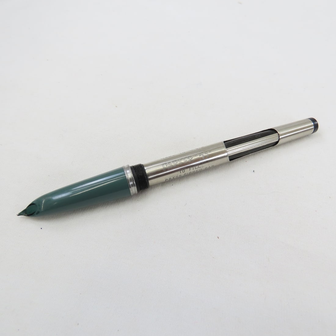 Parker 51 Full Size Fountain Pens in Black & Green - 17