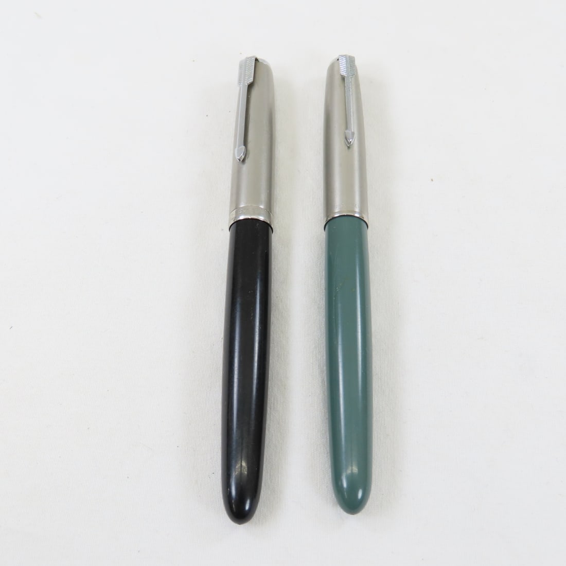 Parker 51 Full Size Fountain Pens in Black & Green (1 of 18)