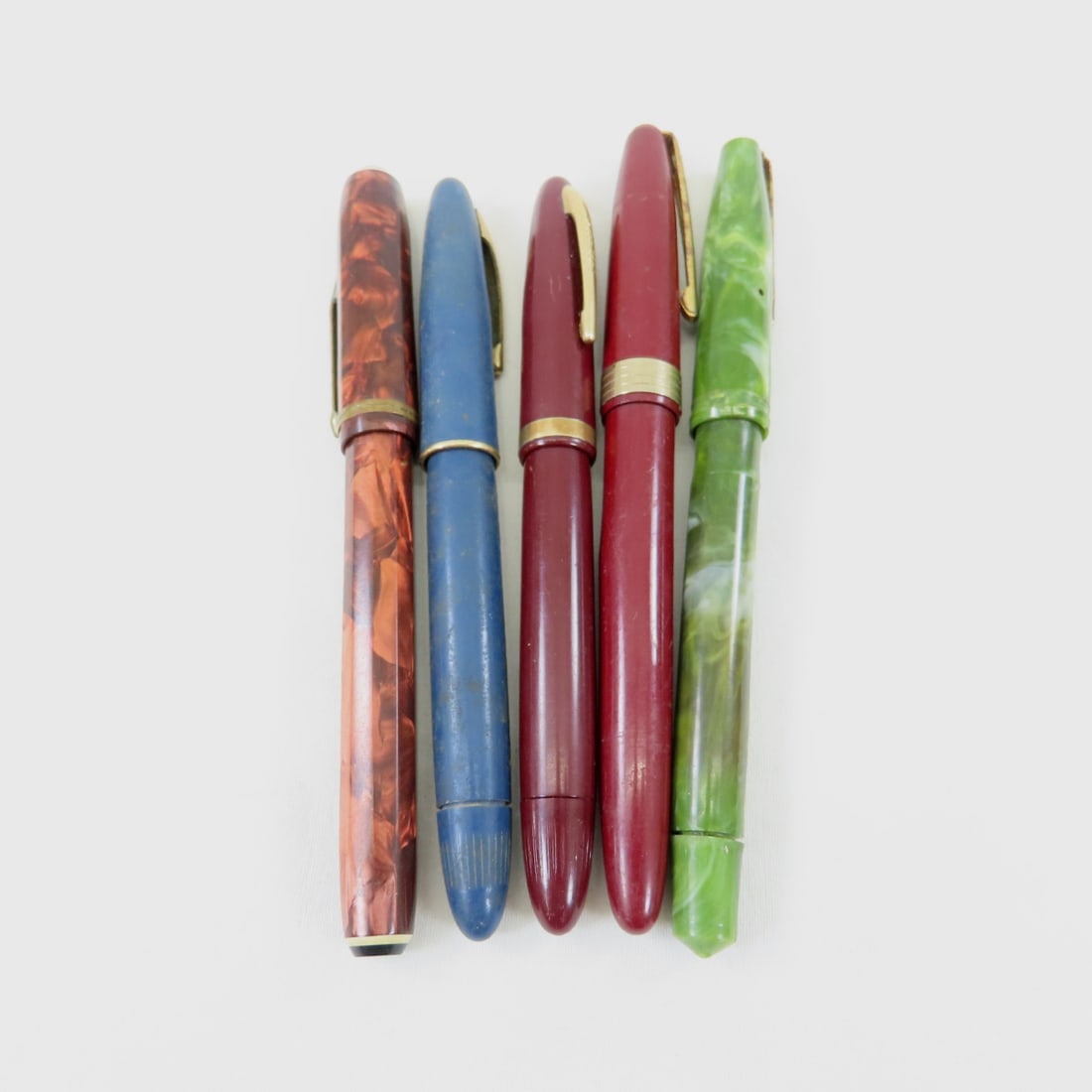 2 Sheaffer's, 2 Stratford & Wearever Fountain Pens (1 of 16)