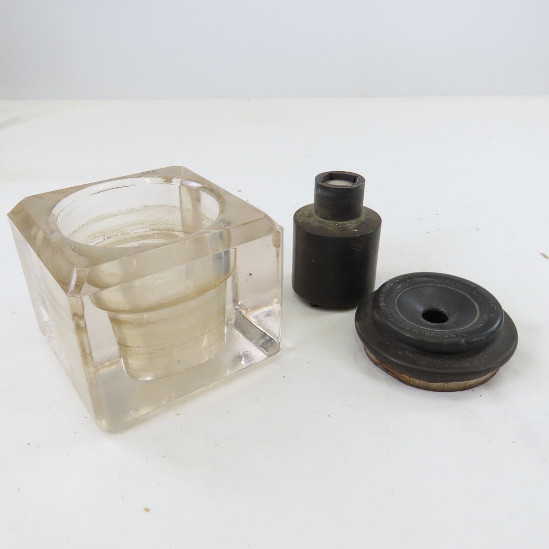 3 Sengbusch No. 51 Self-Closing Inkwells - 9