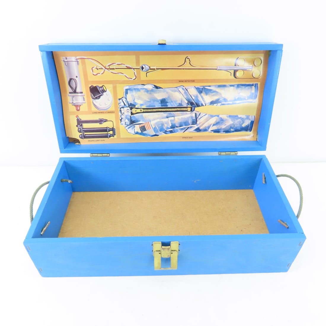 GI Joe Astrolocker and Assorted Accessories - 12