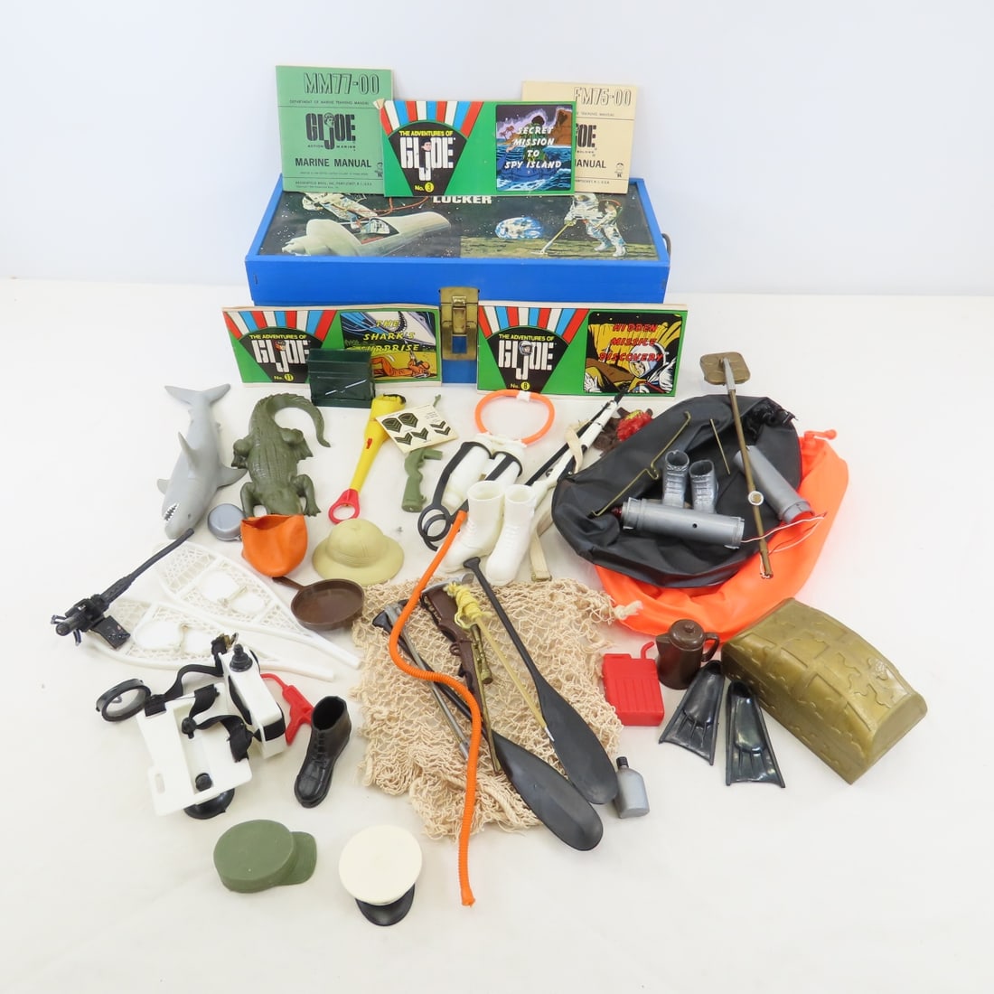 GI Joe Astrolocker and Assorted Accessories (1 of 13)