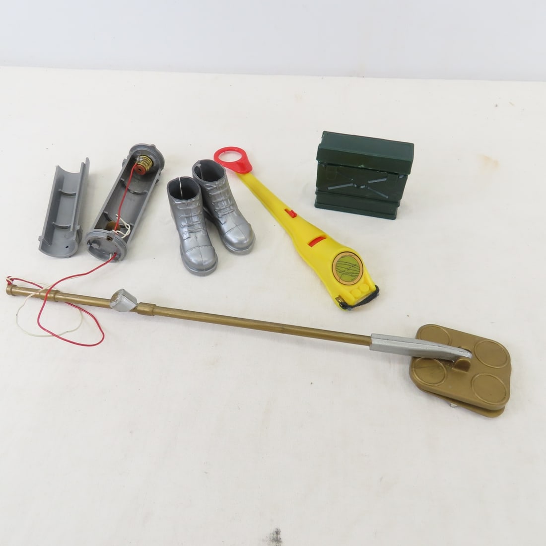 GI Joe Astrolocker and Assorted Accessories - 3