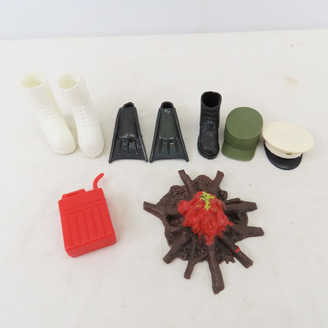 GI Joe Astrolocker and Assorted Accessories - 4