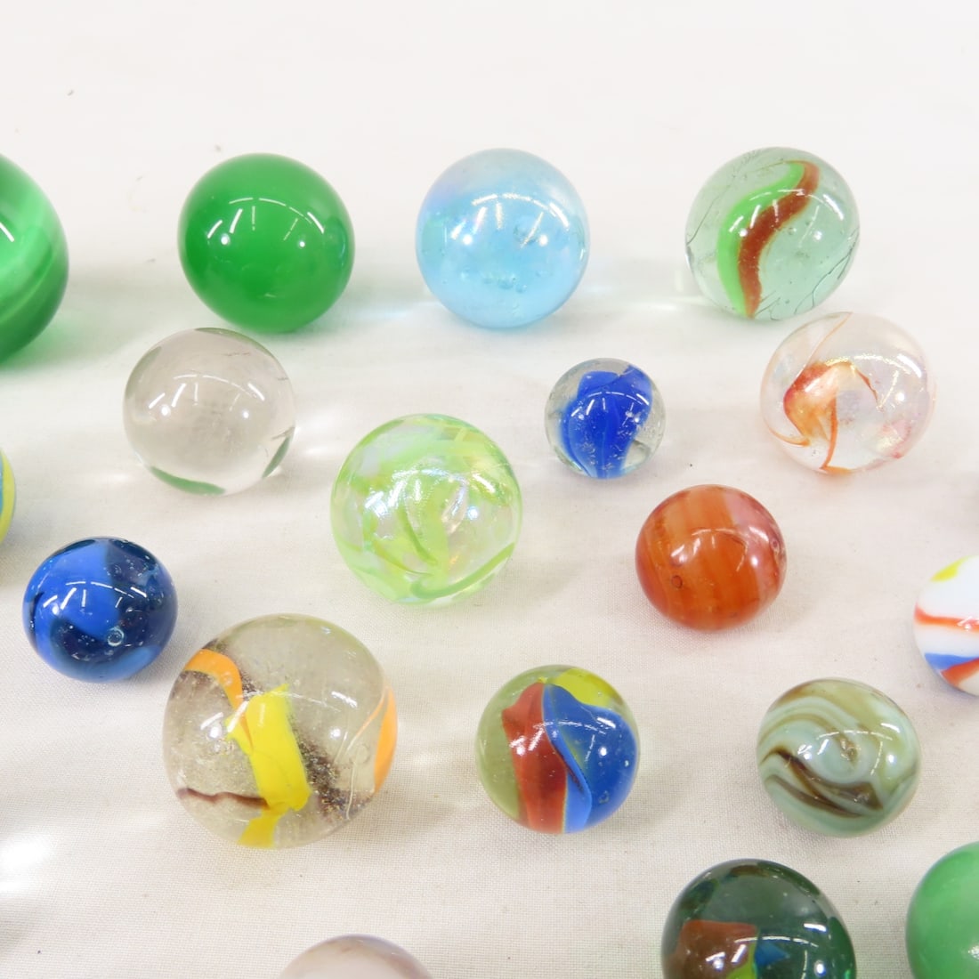 4 Handmade Modern Art Marbles with Stand for 3 - 17
