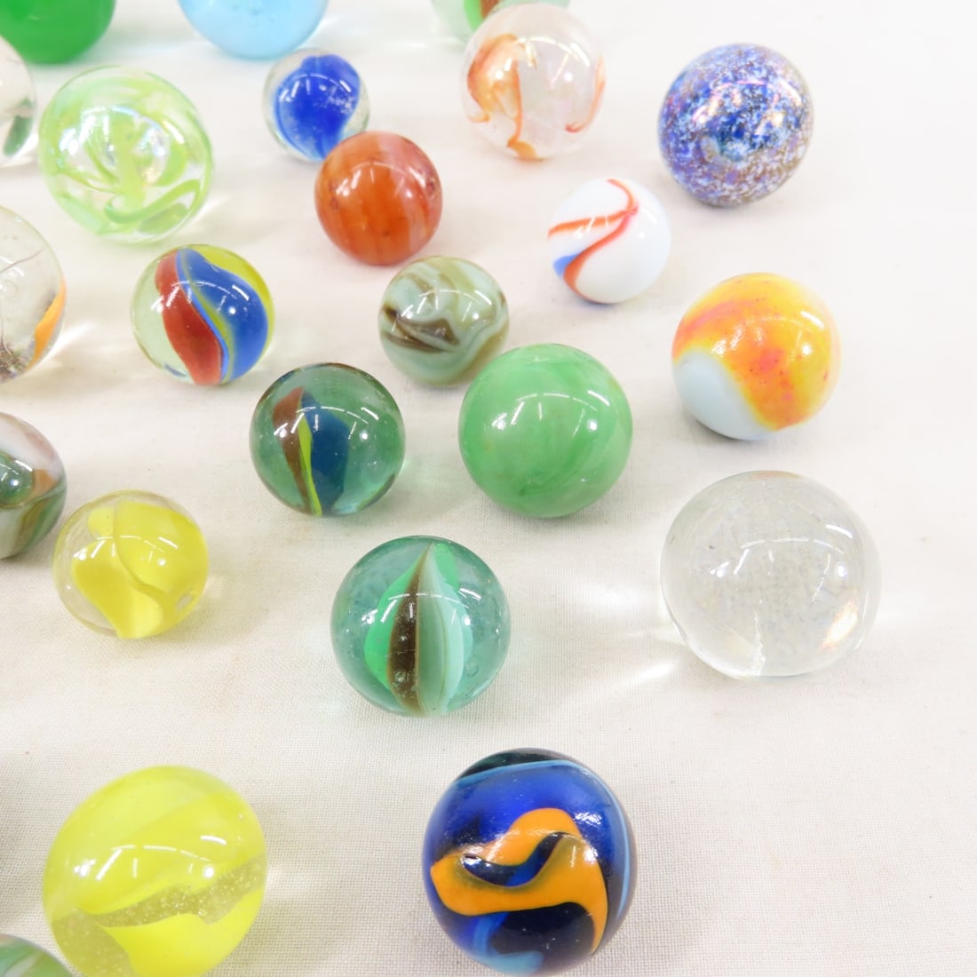 4 Handmade Modern Art Marbles with Stand for 3 - 18