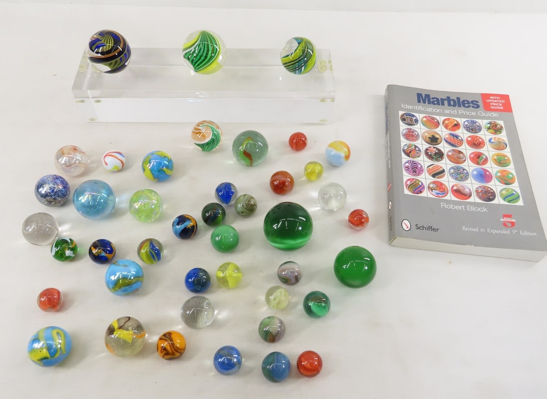 4 Handmade Modern Art Marbles with Stand for 3 (1 of 20)