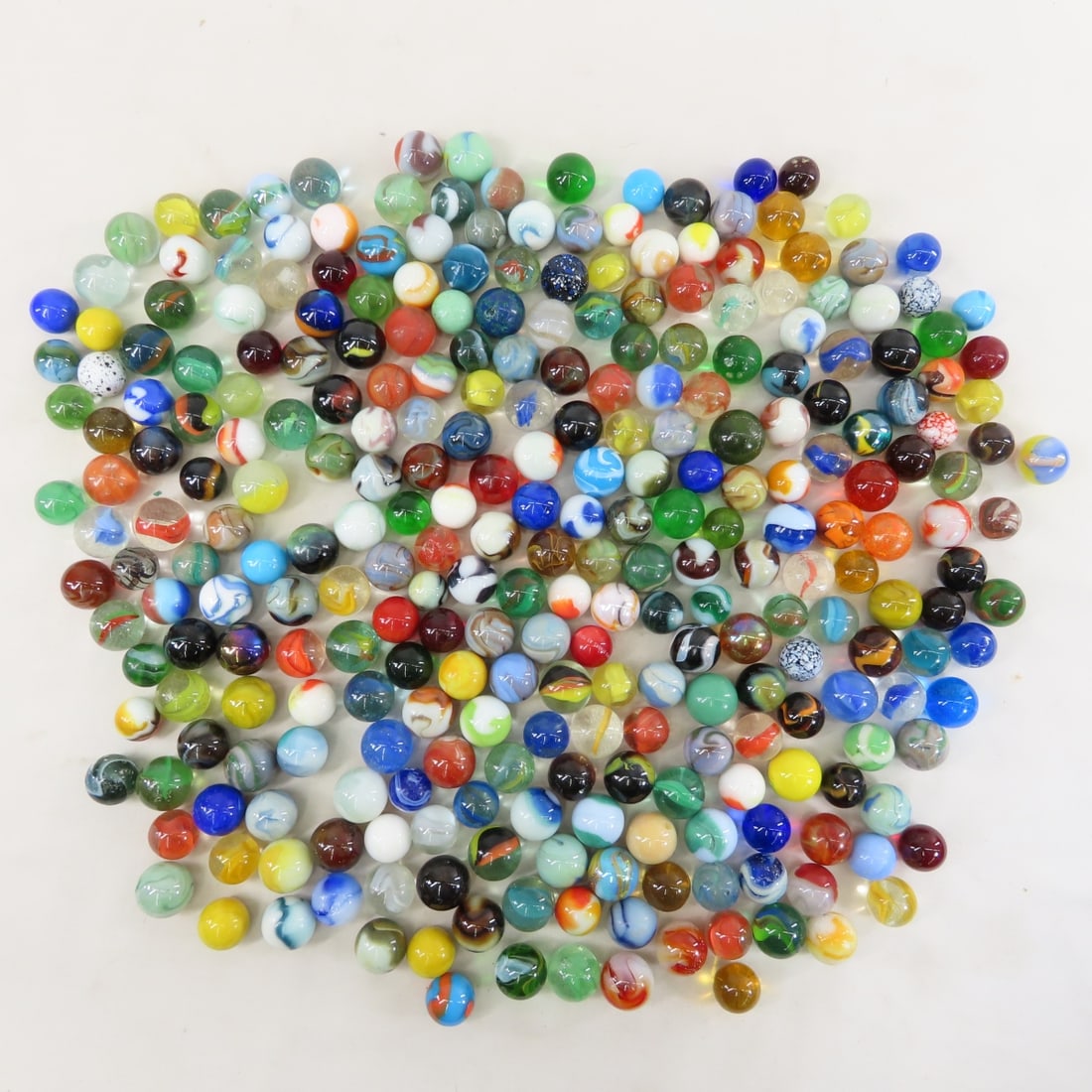 11 Pounds of Modern Machine Made Shooter Marbles: 11 Pounds of Modern Machine Made Shooter Marbles - Lot Size 10x10x10" 13 LB All information and photos are intended to be as accurate as possible, but errors are possible. No item may be returned or r
