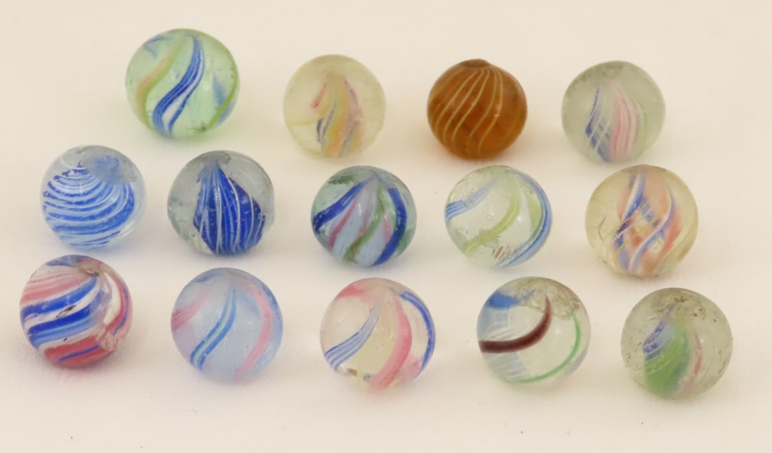 14 9/16" Handmade Marbles: 14 9/16" Handmade Marbles - Lot Size 3x3x3" 1 LB All information and photos are intended to be as accurate as possible, but errors are possible. No item may be returned or refused based on this