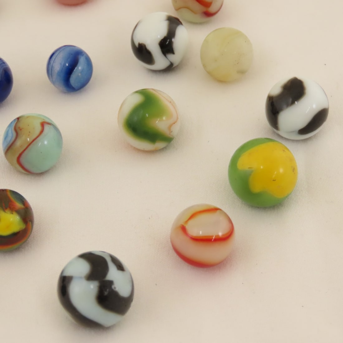 19 Vintage Peltier Marbles - 8