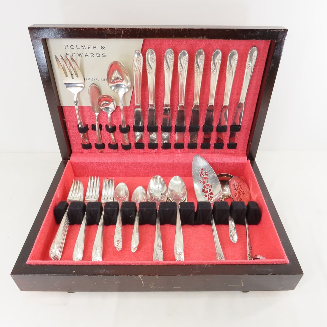Holmes & Edwards Romance Silverplate Set for 8 (1 of 20)