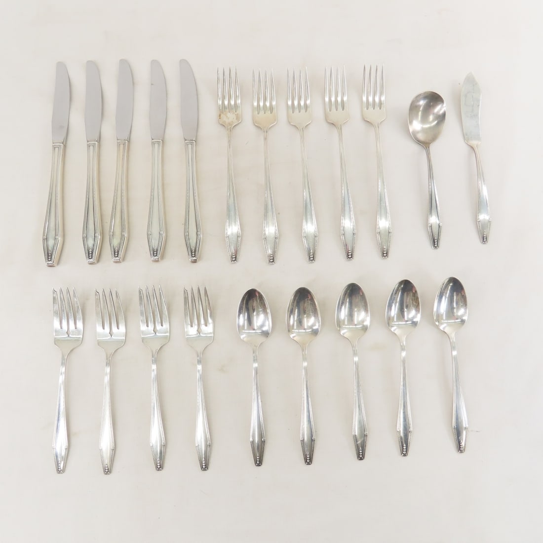 State House Formality Pattern Sterling Silver: State House Formality Pattern Sterling Silver - 5 Knives, 4 salad forks, 5 dinner forks, 5 teaspoons, sugar spoon and butter knife. weight without knives- 16 ounces. the 5 knives are ounces. LOT