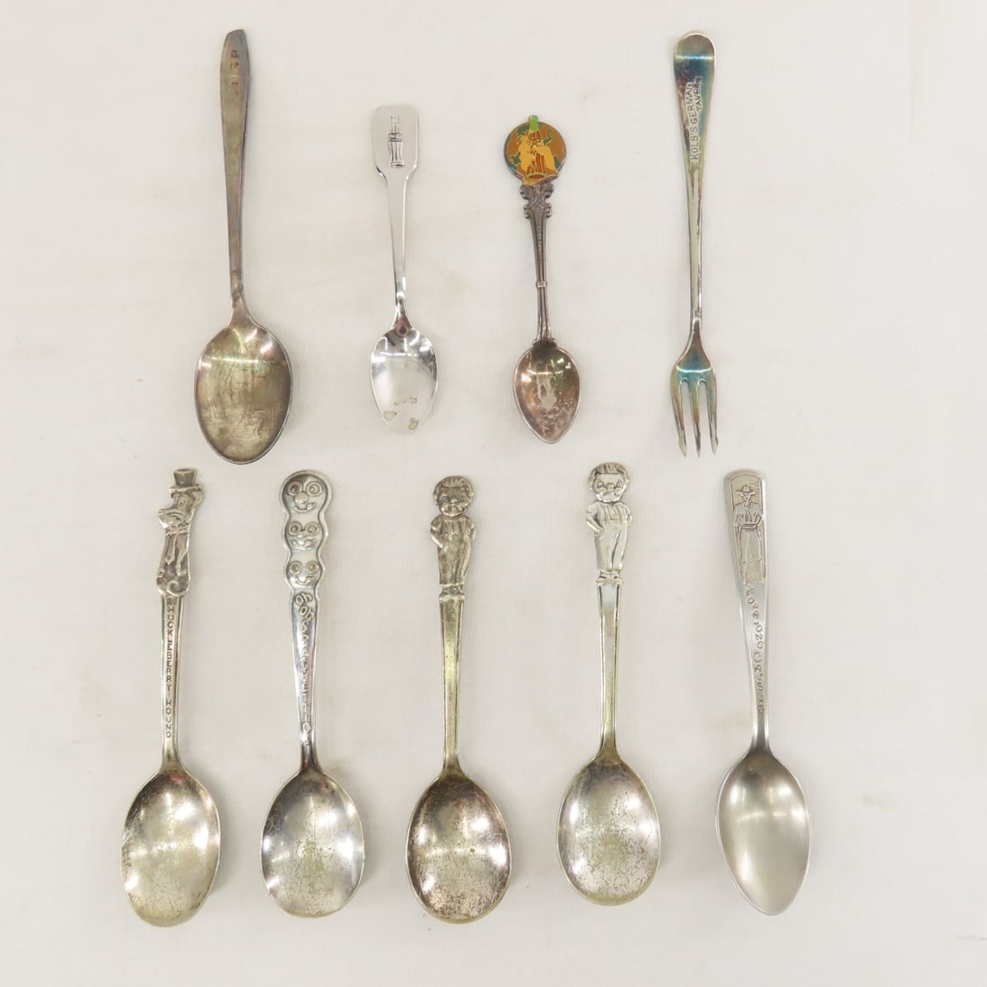 Advertising and Character Spoons: Advertising and Character Spoons - 2 Campbell's boy spoons, huckleberry Hound, Hopalong Cassidy, NSP, 2 Coca-Cola, Spaghetti O's, Kolb's German Tavern. LOT SIZE: 8x4x4", 1 LB All information and