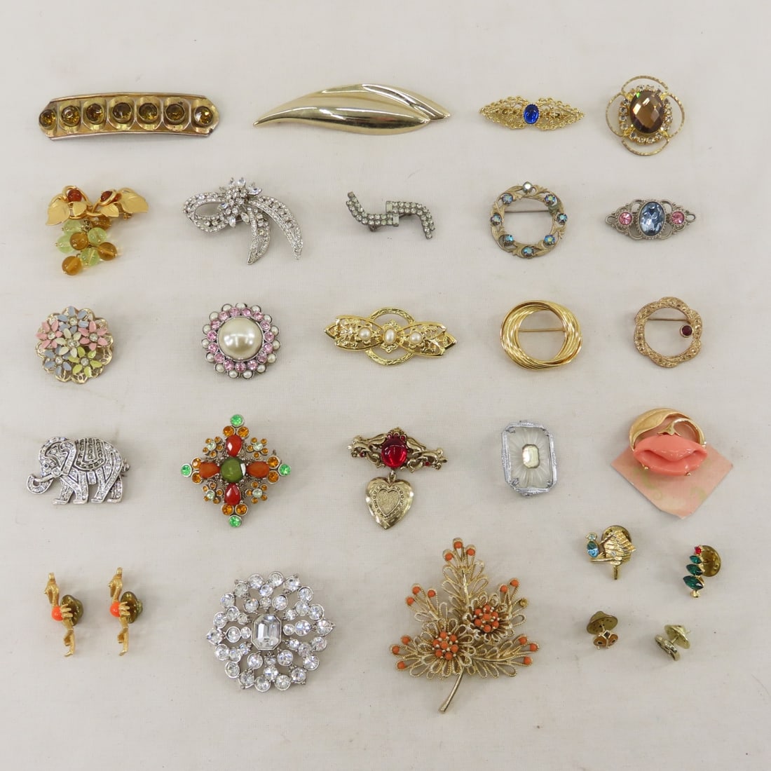 Liz Claiborne, Avon and Other Vintage Brooches (1 of 13)