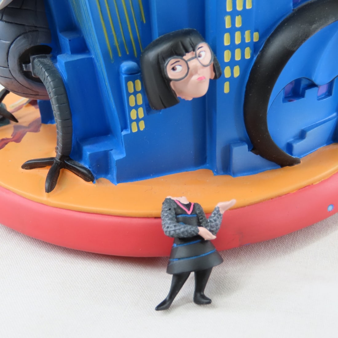 Disney Snow White & The Incredibles Snow Globes - 7