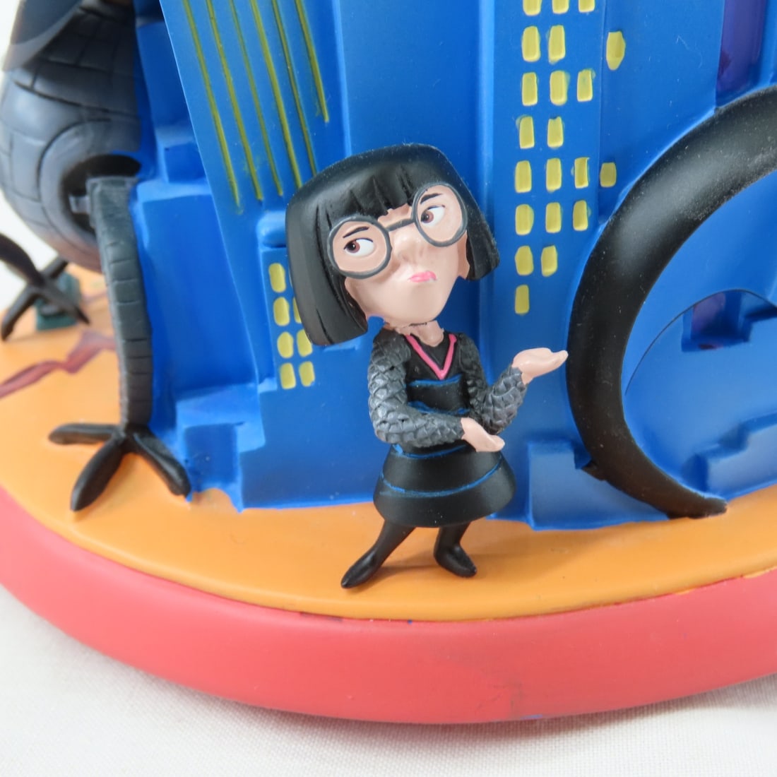 Disney Snow White & The Incredibles Snow Globes - 8