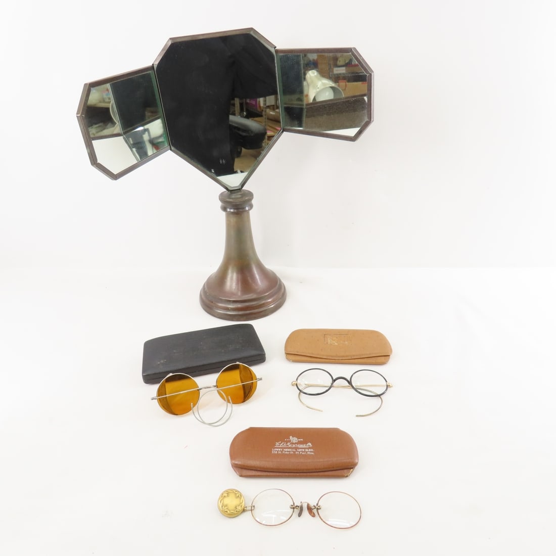3 Pairs Eyeglasses with Cases & Opticians Mirror: 3 Pairs Eyeglasses with Cases & Opticians Mirror - Lot size: 16x12x8", 11 LBS All information and photos are intended to be as accurate as possible, but errors are possible. No item may be returned