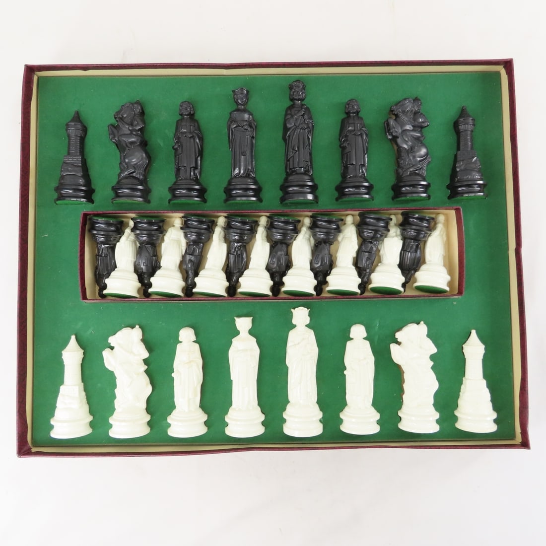 Renaissance Chess Set & 3 in 1 Game Set - 2