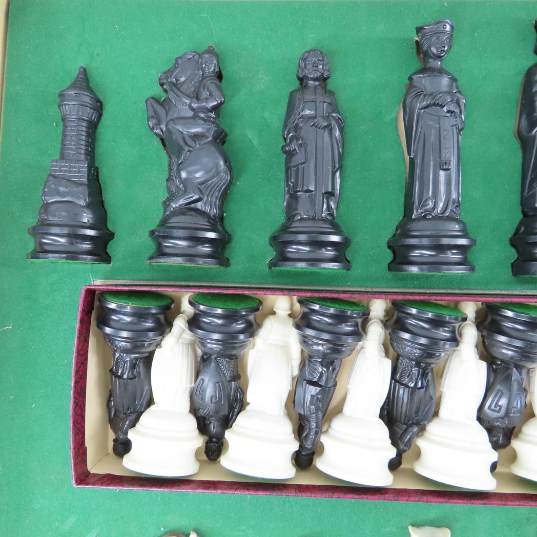 Renaissance Chess Set & 3 in 1 Game Set - 3
